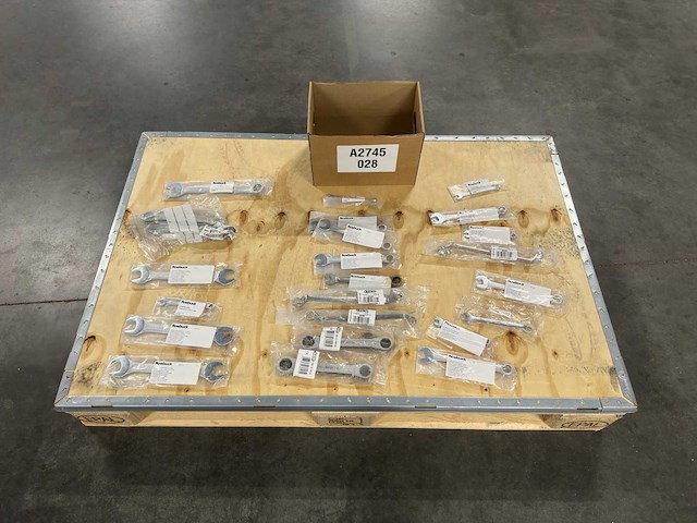 Partij steeksleutels/ringsleutels/combinatiesleutels - afbeelding 1 van  8