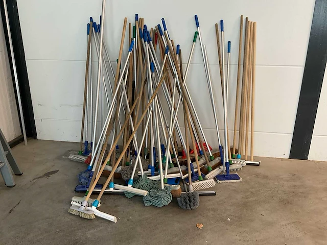 Partij steel gereedschap - afbeelding 1 van  3