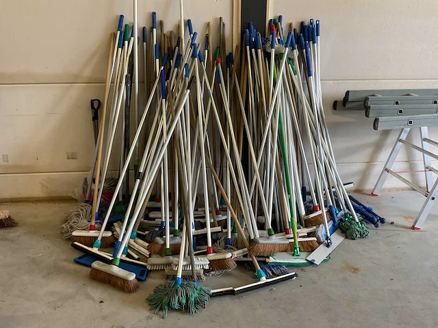 Partij steel gereedschap - afbeelding 1 van  3