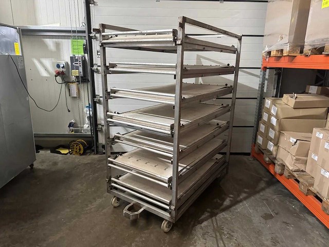 Partij steenovenwagens met inschietkar - afbeelding 1 van  8