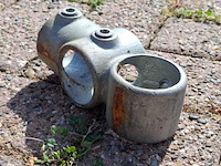 Partij steigerbuis koppelstukken | combinatie t-kruisstuk - afbeelding 1 van  8
