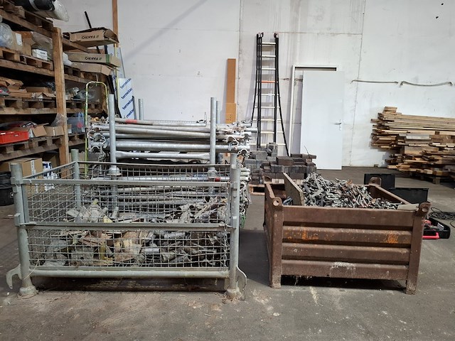 Partij steigerbuis toebehoren - afbeelding 1 van  15