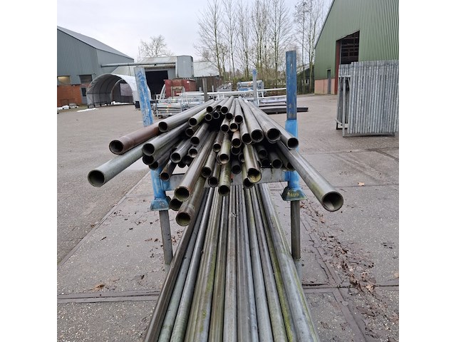 Partij steigerbuizen op 2x transportbok - afbeelding 3 van  11