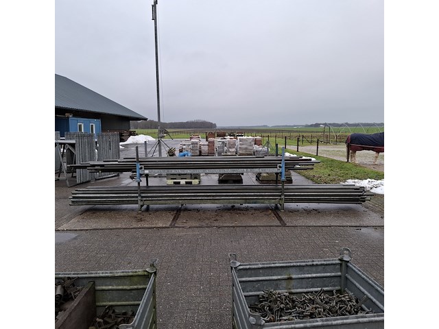Partij steigerbuizen op 2x transportbok - afbeelding 8 van  11
