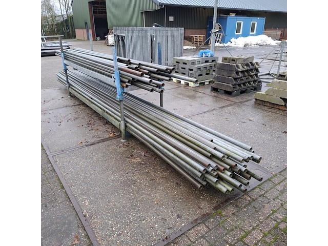 Partij steigerbuizen op 2x transportbok - afbeelding 9 van  11