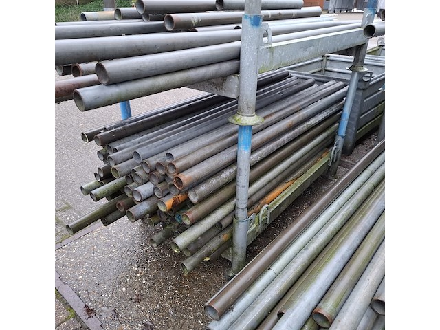 Partij steigerbuizen op 2x transportbok - afbeelding 8 van  9