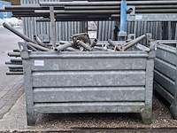 Partij steigermateriaal in transportkist - afbeelding 2 van  9
