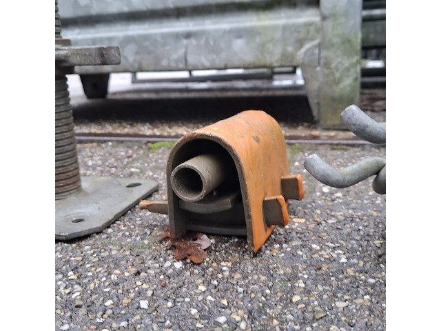 Partij steigermateriaal in transportkist - afbeelding 6 van  9