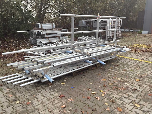Partij steigermateriaal - afbeelding 1 van  19