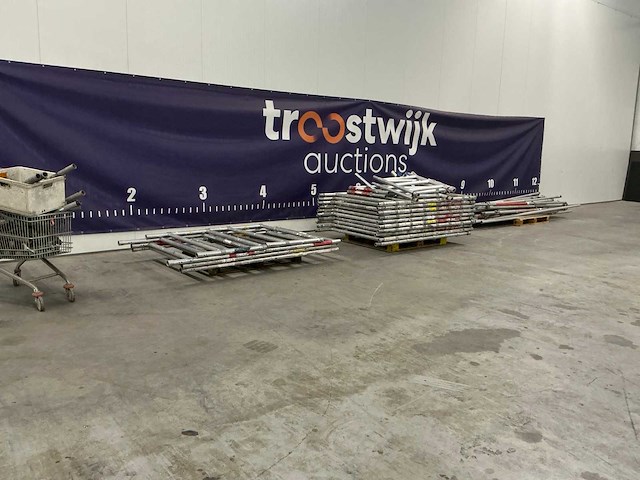 Partij steigermateriaal - afbeelding 1 van  10