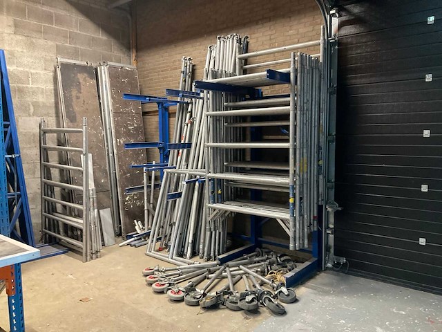 Partij steigeronderdelen 106 stuks - afbeelding 1 van  8
