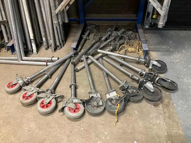 Partij steigeronderdelen 106 stuks - afbeelding 2 van  8