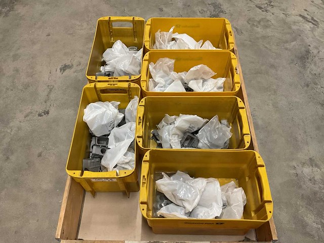 Partij stekker onderdelen - afbeelding 1 van  8