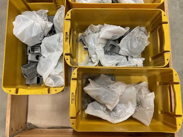 Partij stekker onderdelen - afbeelding 2 van  8