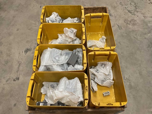 Partij stekker onderdelen - afbeelding 1 van  9