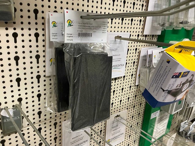 Partij stekkers, schakelaars en contactdozen - afbeelding 14 van  24