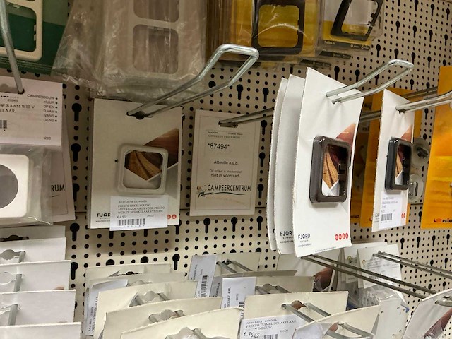 Partij stekkers, schakelaars en contactdozen - afbeelding 20 van  24