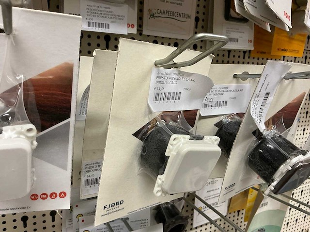 Partij stekkers, schakelaars en contactdozen - afbeelding 23 van  24