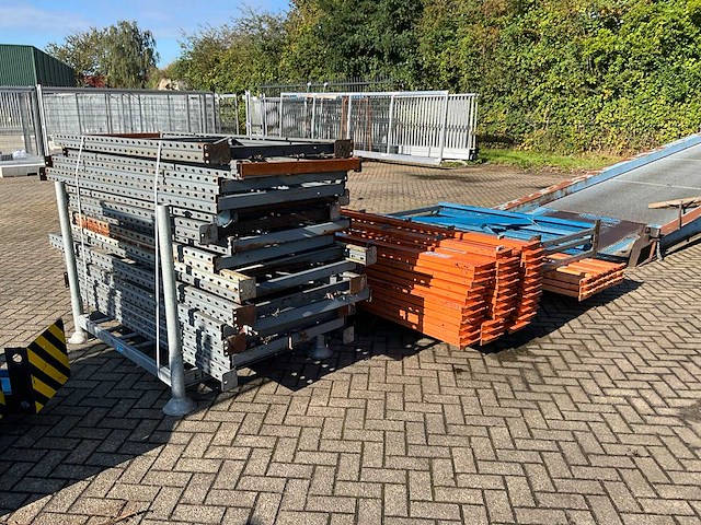 Partij stelling materiaal - afbeelding 1 van  4