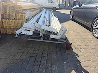 Partij stellingliggers – wit – 3.700 mm – met 2 staanders - afbeelding 3 van  3