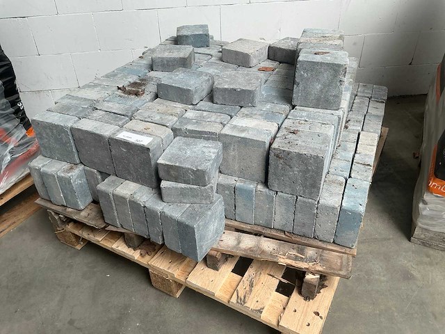 Partij stenen 15x15x6cm - afbeelding 1 van  4