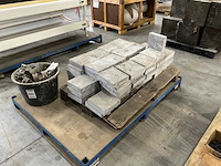 Partij stenen en steiger materiaal - afbeelding 3 van  6