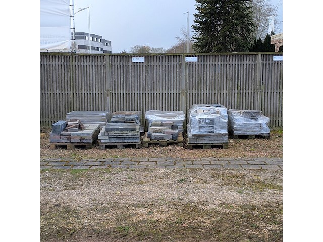 Partij stenen en tegels o.a. gardenlux - afbeelding 1 van  32