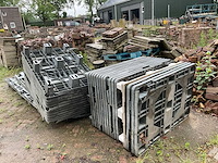 Partij stenen, klinkers en pannen - afbeelding 12 van  26