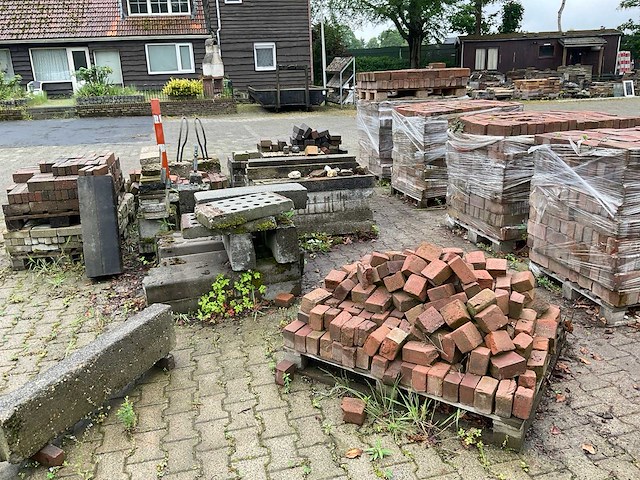 Partij stenen, klinkers en pannen - afbeelding 15 van  21
