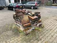 Partij stenen, klinkers en pannen - afbeelding 16 van  21