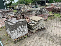 Partij stenen, klinkers en pannen - afbeelding 18 van  21