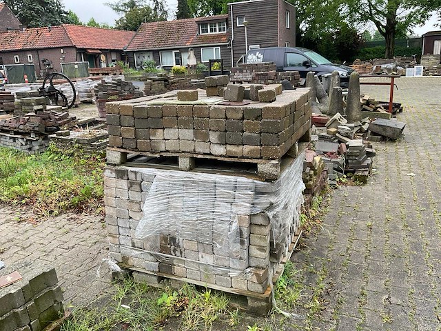 Partij stenen, klinkers en pannen - afbeelding 4 van  21