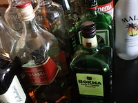 Partij sterke dranken o.a. ballantine's finest blended scotch whisky, bokma jenever, malibu, vodka club & jack daniels whisky - afbeelding 2 van  6