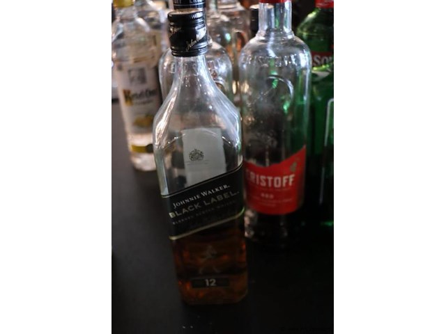 Partij sterke dranken o.a. ballantine's finest blended scotch whisky, bokma jenever, malibu, vodka club & jack daniels whisky - afbeelding 3 van  6