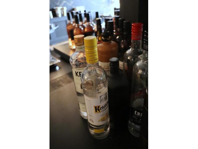 Partij sterke dranken o.a. ballantine's finest blended scotch whisky, bokma jenever, malibu, vodka club & jack daniels whisky - afbeelding 5 van  6