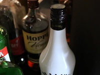 Partij sterke dranken o.a. ballantine's finest blended scotch whisky, bokma jenever, malibu, vodka club & jack daniels whisky - afbeelding 6 van  6