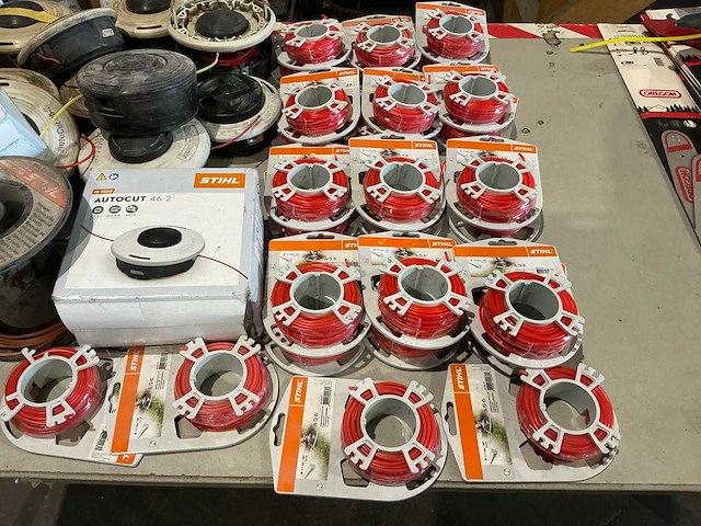 Partij stihl maaispoelen en maaidraad op rol - afbeelding 6 van  6