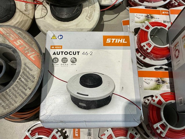 Partij stihl maaispoelen en maaidraad op rol - afbeelding 2 van  6