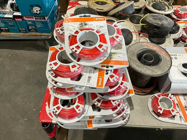Partij stihl maaispoelen en maaidraad op rol - afbeelding 4 van  6