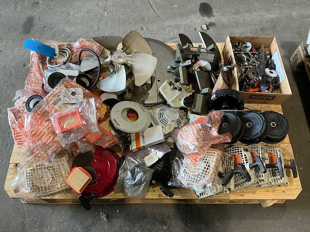 Partij stihl onderdelen en toebehoren - afbeelding 1 van  4