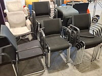 Partij stoelen en bank, o.a. artifort - afbeelding 2 van  14