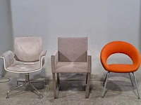 Partij stoelen en bank, o.a. artifort