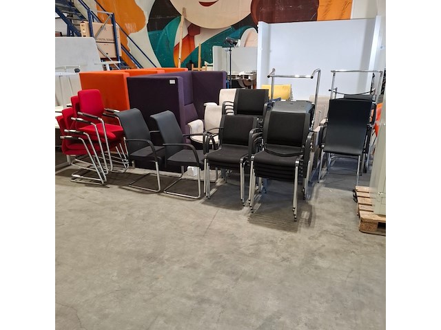 Partij stoelen en bank, o.a. artifort - afbeelding 13 van  14