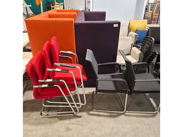 Partij stoelen en bank, o.a. artifort - afbeelding 14 van  14