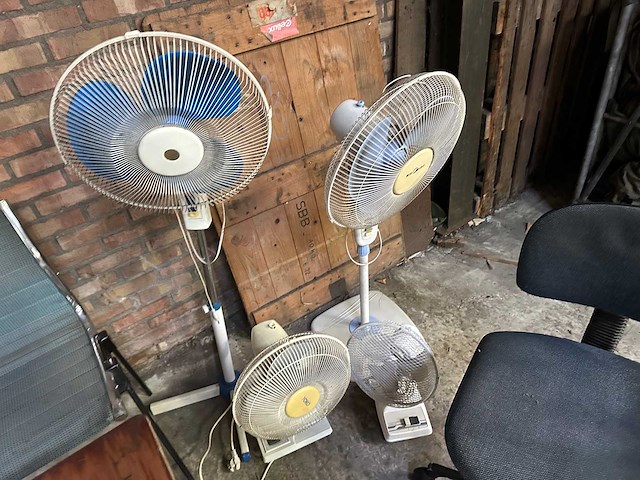 Partij stoelen en ventilatoren - afbeelding 3 van  5