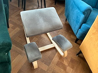 Partij stoelen / fauteuilles / kapstokken, lampen, deco - afbeelding 2 van  23