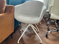 Partij stoelen / fauteuilles / kapstokken, lampen, deco - afbeelding 9 van  23