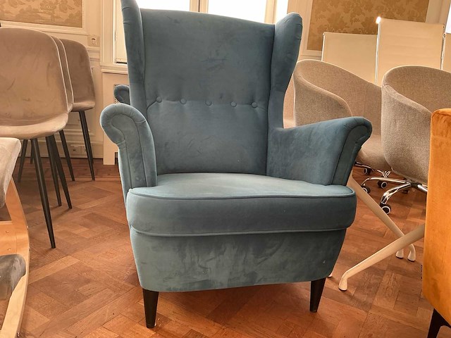 Partij stoelen / fauteuilles / kapstokken, lampen, deco - afbeelding 12 van  23