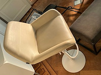 Partij stoelen / fauteuilles / kapstokken, lampen, deco - afbeelding 16 van  23