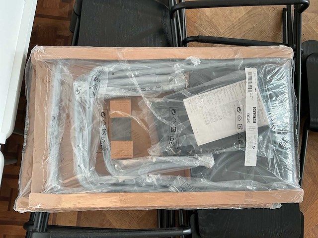 Partij stoelen / fauteuilles / kapstokken, lampen, deco - afbeelding 17 van  23